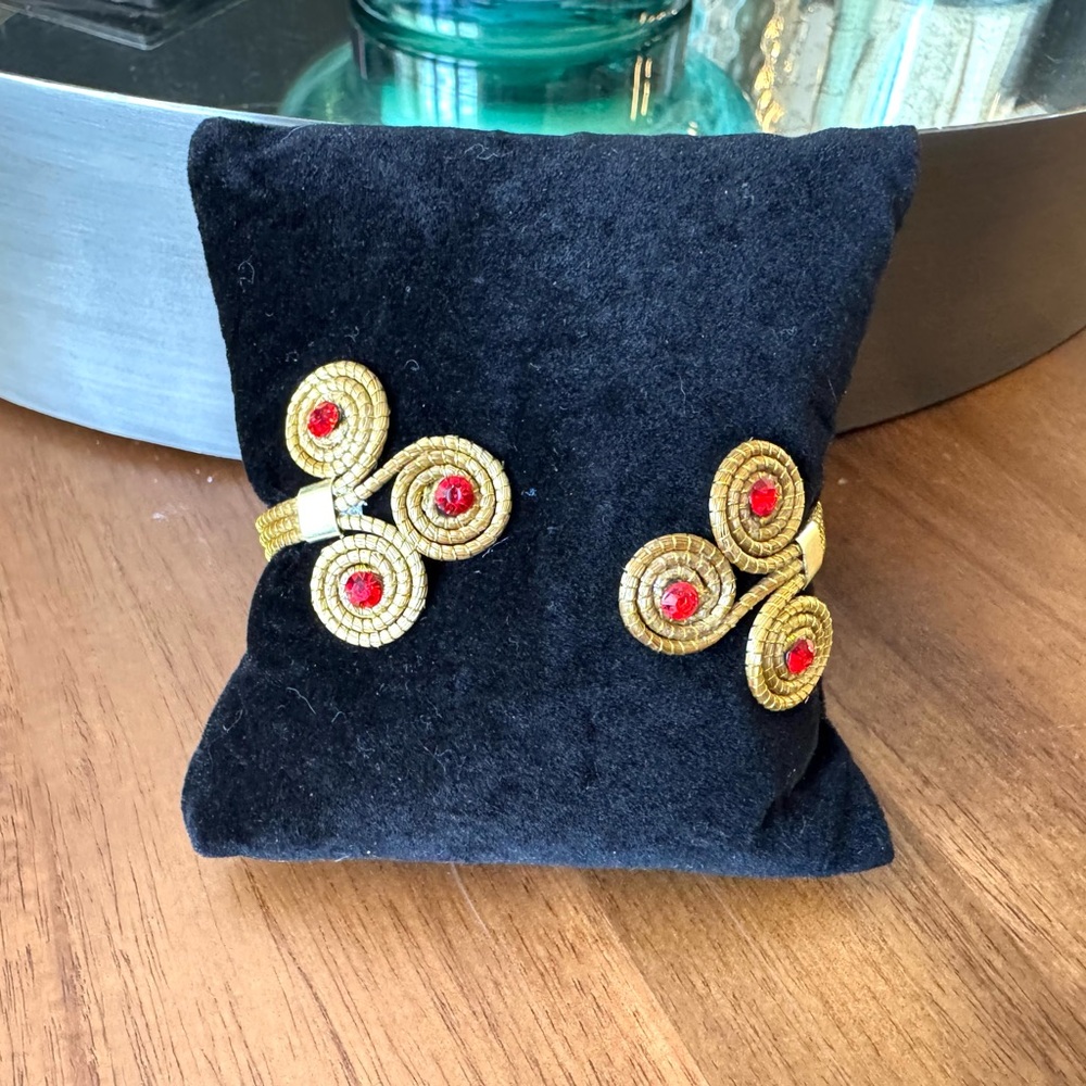 Brazil Gold and Red Spiral Wrapped Bracelet - Picture 2 of 7